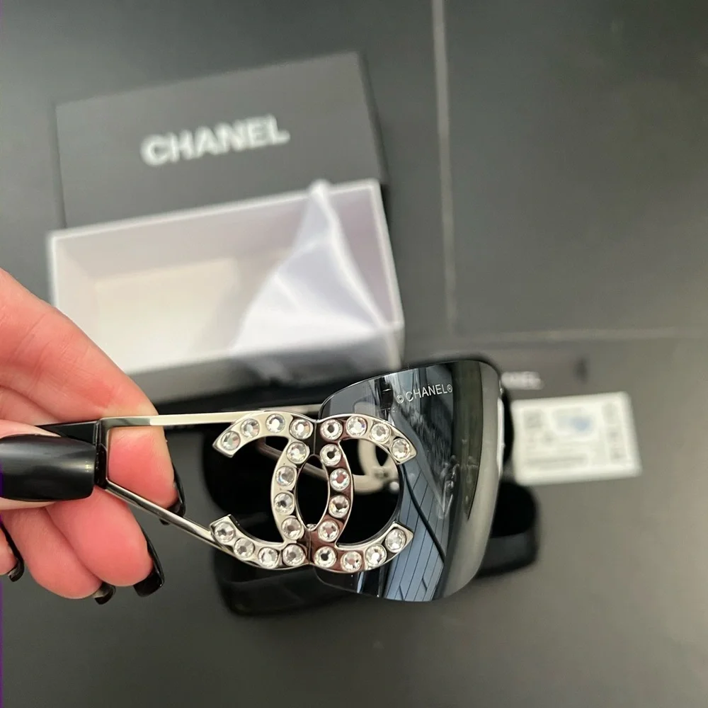 CHANEL vintage shield sunglasses - Picture 6 of 9